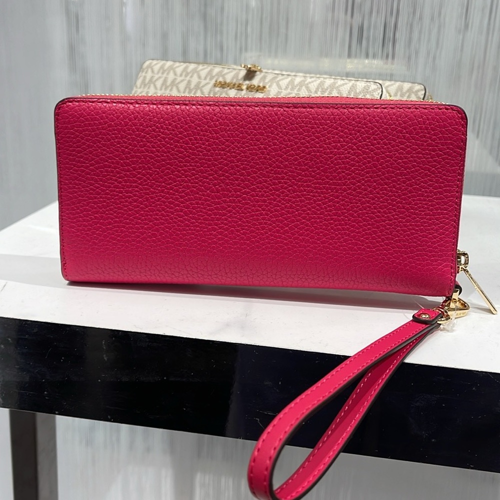 MICHAEL KORS
Leather Continental Wristlet Phone Case Wallet 
Electric Pink 
NWT - Picture 4 of 16